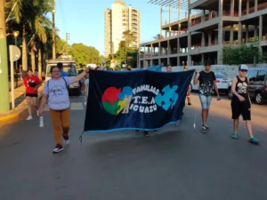 Familias TEA organizan la tradicional caminata de concientización sobre autismo imagen-1