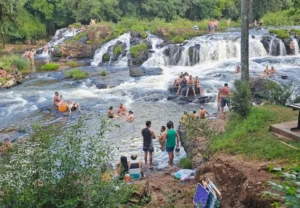 Gran movimiento turístico en los Saltos del Tabay durante el verano imagen-1