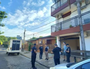 Posadas: investigan homicidio tras caída fatal; primo herido recibió el alta y quedó detenido imagen-2