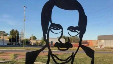 Google Maps confundió monumento a Raúl Alfonsín con homenaje a Saddam Hussein imagen-6