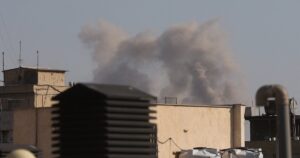 La guerra cumple una semana con un costo de US$ 900 millones por día: Israel bombardea Irán y Líbano, y EE.UU. advierte que los ataques se intensificarán imagen-4