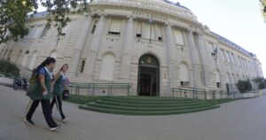 Tras el paro en el inicio de clases, el Gobierno de Kicillof confirmó el acuerdo salarial con los docentes en provincia de Buenos Aires imagen-2