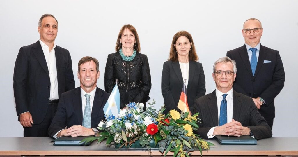 Argentina firmó su primer contrato para exportar gas a Europa, en medio de la guerra con Irán Argentina firmó su primer contrato para exportar gas a Europa, en medio de la guerra con Irán imagen-101