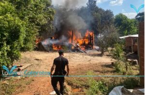 Incendio destruyó una vivienda en el barrio Bicentenario imagen-73