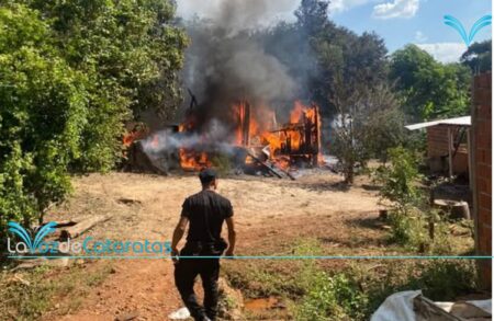 Incendio destruyó una vivienda en el barrio Bicentenario imagen-66