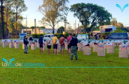 Prefectura detuvo a cinco personas y secuestró mercadería ilegal por más de $485 millones Prefectura detuvo a cinco personas y secuestró mercadería ilegal por más de $485 millones imagen-67