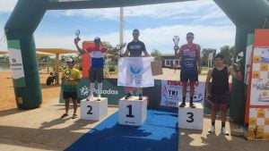 Con más de 110 atletas, Posadas vive el Triatlón Nacional en la playa El Brete imagen-4
