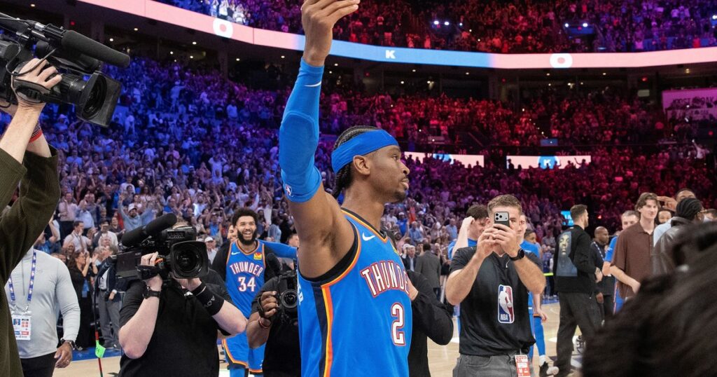 Gilgeous-Alexander igualó un histórico récord de Wilt Chamberlain que lo mantiene en la carrera por el MVP de la NBA imagen-43