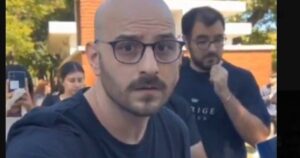 Escándalo en la Universidad de Lanús: un profesor agredió a trompadas a estudiantes, tras una disputa política imagen-1