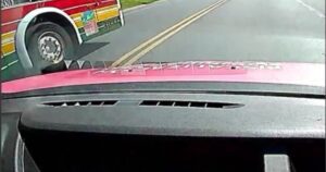 Ruta 11: sancionaron al chofer de un micro de larga distancia por un sobrepaso prohibido en doble línea amarilla imagen-2