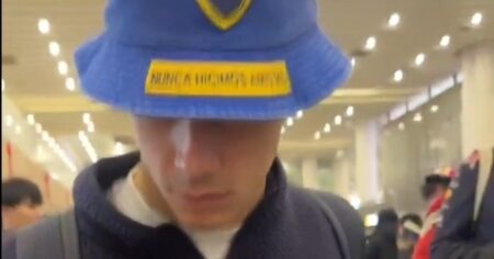 Con otro guiño a Boca, Colapinto llegó a China para enfocarse en el Gran Premio de Shanghai imagen-12