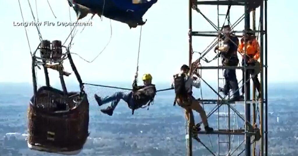 Un globo aerostático se enredó en una torre a más de 270 metros de altura: el video del arriesgado rescate imagen-98
