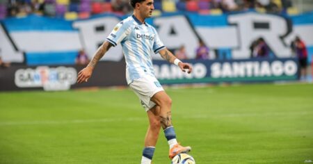 La decisión de Costas con Martirena en Racing después del conflicto La decisión de Costas con Martirena en Racing después del conflicto imagen-12