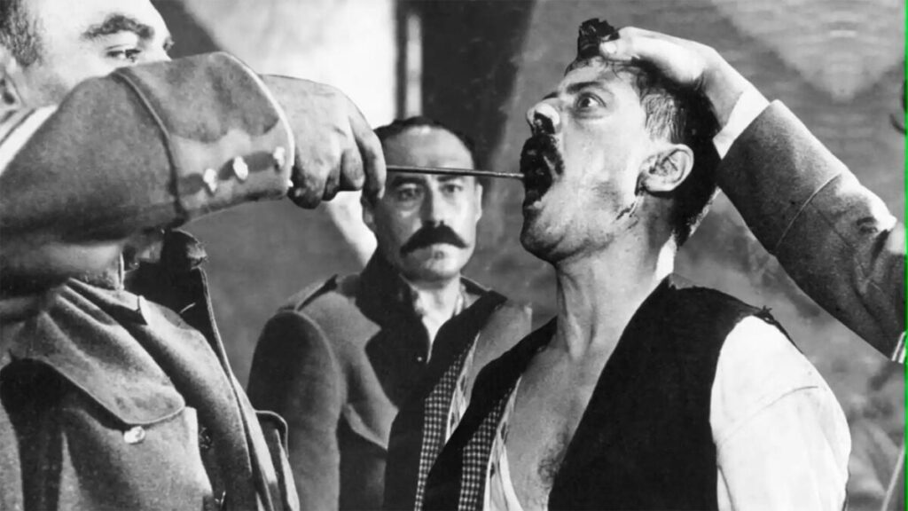 Solo una película española ha sido censurada durante la democracia: pasó dos años secuestrada pero fue un éxito cuando se estrenó imagen-5