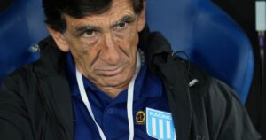 Costas, tajante con el rendimiento de Racing: «Cometimos errores gravísimos» Costas, tajante con el rendimiento de Racing: "Cometimos errores gravísimos" imagen-2