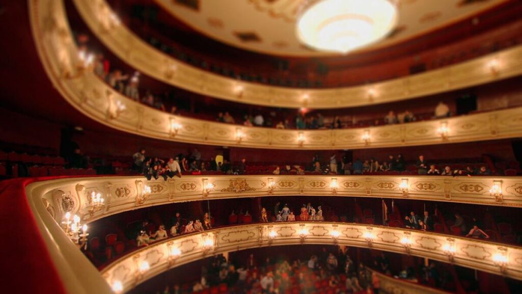 "Ser actor y estar de gira con una obra de teatro suena muy bien hasta que te tienes que pagar el alojamiento" imagen-5