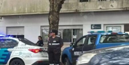 Una auxiliar docente se descompensó y murió en la puerta de un edificio público imagen-9