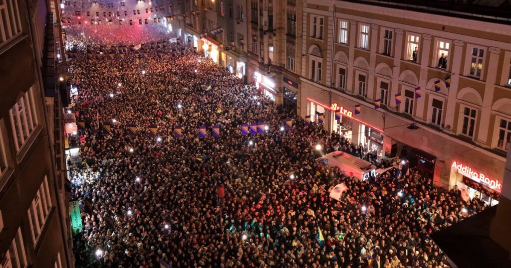 Delirio, color y épica en los desbordantes festejos en las calles de Bosnia y Congo por la clasificación al Mundial 2026 Delirio, color y épica en los desbordantes festejos en las calles de Bosnia y Congo por la clasificación al Mundial 2026 imagen-98