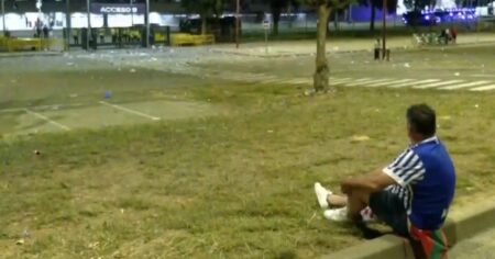 Video: un hincha de la Real Sociedad hizo 900 kilómetros para ver la final de la Copa del Rey, le donó la entrada a su hija y vivió la definición desde la calle imagen-20