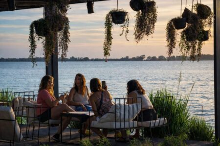 Otoño al aire libre: 12 terrazas, patios y jardines calefaccionados para comer “afuera” sin preocuparse por el frío imagen-13
