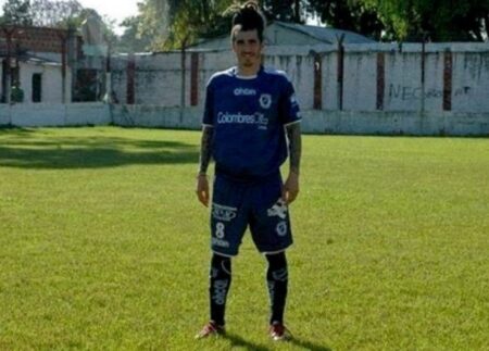 Un exfutbolista argentino sobrevivió a un accidente fatal en Ecuador y pide ayuda: “El micro perdió el control y caímos en un precipicio” imagen-7