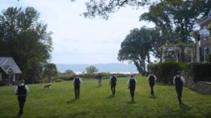 Esta miniserie de Netflix de 6 episodios tiene más de 70 millones de visualizaciones: El 'thriller' está protagonizado por una leyenda de Hollywood imagen-1