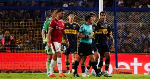 La lupa sobre el arbitraje de Andrés Merlos: se pidió mano en el gol de Independiente y el penal de VAR para Boca generó dudas La lupa sobre el arbitraje de Andrés Merlos: se pidió mano en el gol de Independiente y el penal de VAR para Boca generó dudas imagen-4