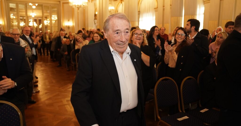 La pregunta del acreditado que incubó la democracia imagen-92