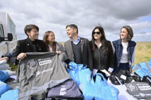 Kicillof analizó con su mesa chica de intendentes el despliegue de campaña y los reclamos a Milei por recursos imagen-3