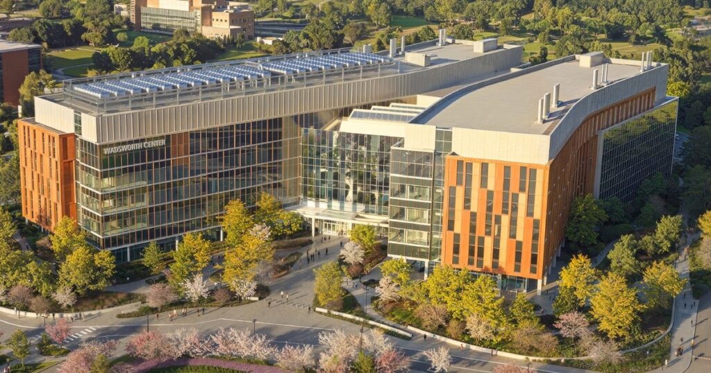 Es oficial: Kathy Hochul anunció la construcción de un nuevo laboratorio de salud pública en Nueva York con una inversión de 1.700 millones de dólares imagen-99