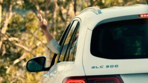 Empecé esta serie en Netflix porque sus episodios duraban 30 minutos y ya no pude parar. Esta semana se estrena la temporada 2 imagen-111