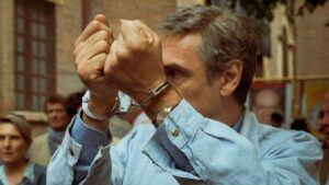 Presentaba el programa más visto en televisión hasta que le metieron por sorpresa en prisión: esta miniserie de HBO cuenta su historia en 6 episodios imagen-3