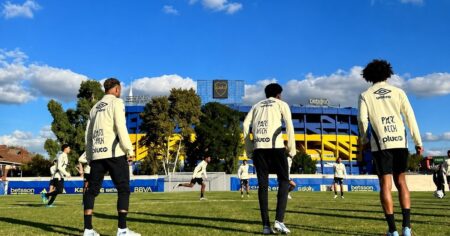 Neymar y Santos se entrenaron en Casa Amarilla antes de visitar a San Lorenzo imagen-25