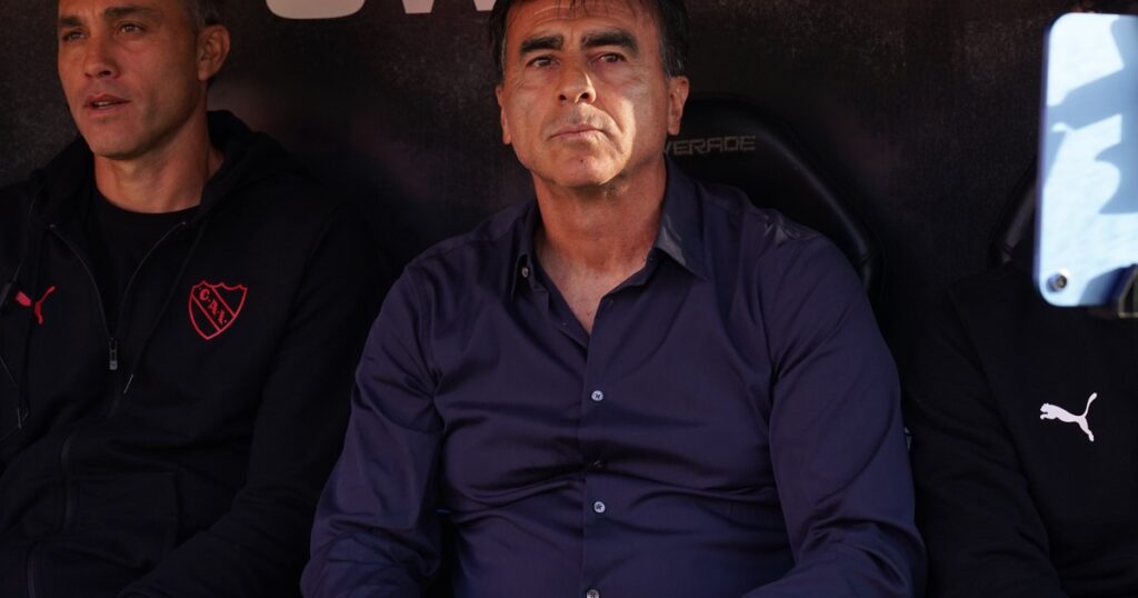 Gustavo Quinteros: de «nos tocó ligar» a «seguimos en deuda» Gustavo Quinteros: de "nos tocó ligar" a "seguimos en deuda" imagen-43