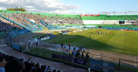 Como un River-Boca: el megaoperativo de seguridad para recibir al equipo de Coudet en Bolivia imagen-5