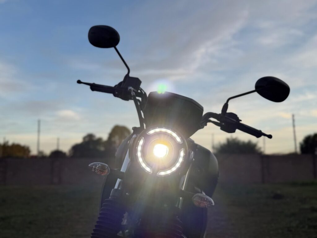 Así es la moto retro “barata” pensada para la ciudad: cuánto cuesta imagen-5