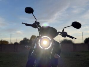 Así es la moto retro “barata” pensada para la ciudad: cuánto cuesta imagen-4