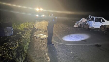 Choque frontal en 25 de Mayo: un conductor quedó atrapado y hay varios heridos imagen-4