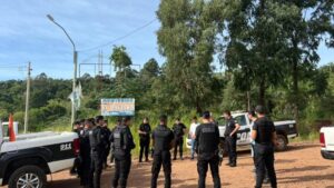 Ocupaba una casa, fueron a sacarlo y terminó matando a un hombre y dejando a dos mujeres graves imagen-2