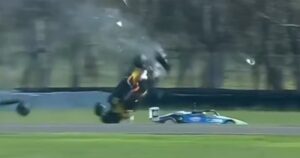 Impactante accidente en la Fórmula 3 Metropolitana: Cristian Galeano dio seis tumbos antes de terminar contra el césped imagen-2