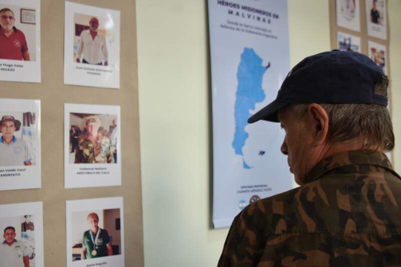 La Legislatura inauguró una muestra que rinde homenaje a los héroes misioneros de Malvinas imagen-4