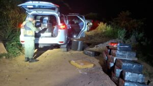 Descargaron más de una tonelada de marihuana desde una canoa en la costanera de Puerto Piray imagen-2