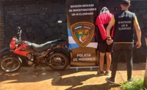 Detienen a un joven en Eldorado tras intentar evadir un control con una moto adulterada imagen-1