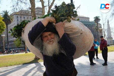 Hugo Sand: «Milei rompió la ley para que sus amigos, los grandes empresarios, se queden con mas de 400 mil millones de pesos» imagen-9