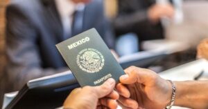 México endurece controles migratorios y ahora no deja salir ni entrar a quienes no cumplan con un requisito clave imagen-2