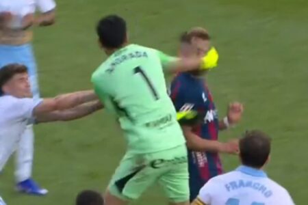 Esteban Andrada fue sancionado con 13 partidos de suspensión tras la trompada a un rival en la segunda división de España imagen-8