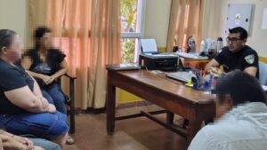 Faltaron a clases y se pusieron a tomar vino: los agarró la Policía y terminaron con sus padres imagen-1