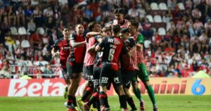 Partidos de HOY, domingo 26 de abril: horario y por dónde ver fútbol EN VIVO imagen-1