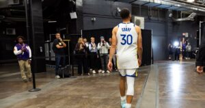 Empiezan las vacaciones para Stephen Curry: Golden State Warriors no se metió en los Playoffs imagen-2