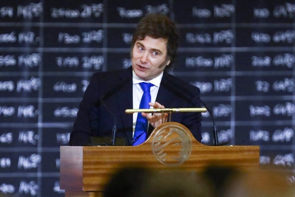 Javier Milei y sus medidas, en vivo: el viaje de Caputo a Washington y la derrota de Orban en Hungría imagen-5